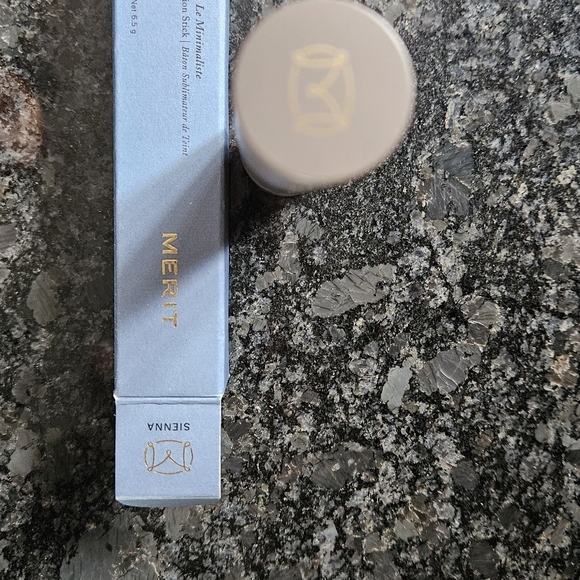 BRAND NEW MERIT THE MINIMALIST PERFECTING COMPLEXION STICK - Picture 3 of 3
